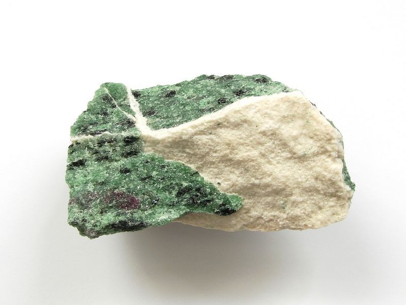 Surový neopracovaný rubín v zoisitu - Tanzánie (96)