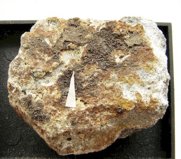 Nerost goldmanit - Pezinok (1)