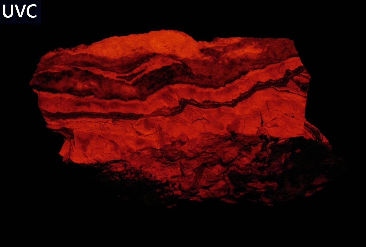 UV - minerál manganokalcit - Příbram (34)